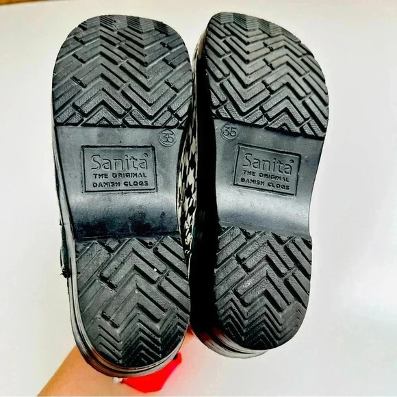 Sanita Houndstooth Black & White Patent Leather Clogs - Picture 8 of 8